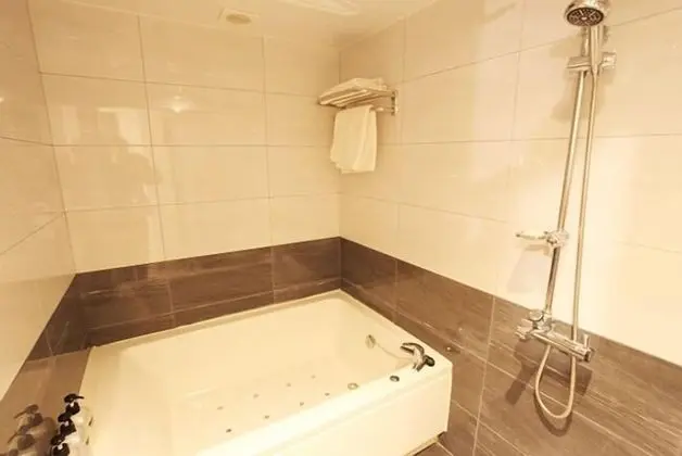 Premium Tek Büyük Yataklı Oda