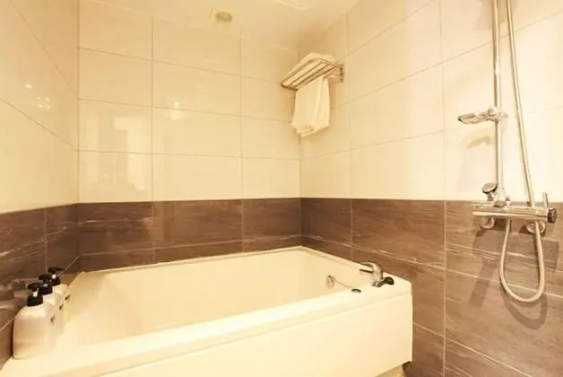 Premium Tek Büyük Yataklı Oda