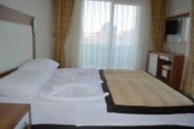 Standart Oda, Kara veya Havuz Manzaralı, Balkonlu
