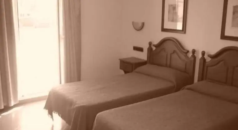 Büyük Yataklı Tek Kişilik Oda