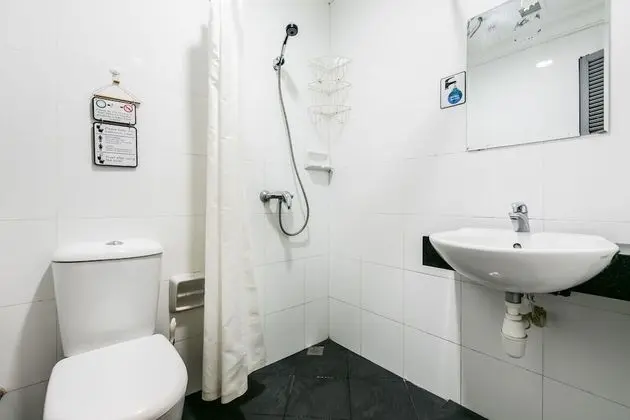 Family Oda (5 Adults with Shared Bathroom)