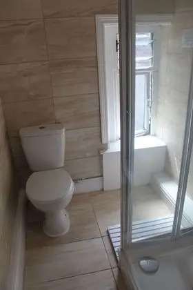 Standard Üç Kişilik Oda, Ortak Banyo