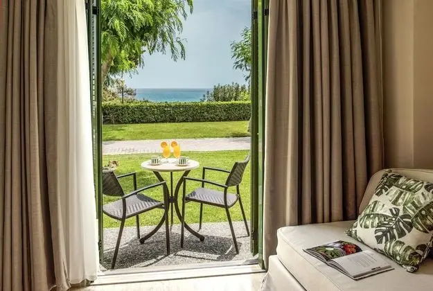 Bungalov, Deniz Manzaralı (Front Row)