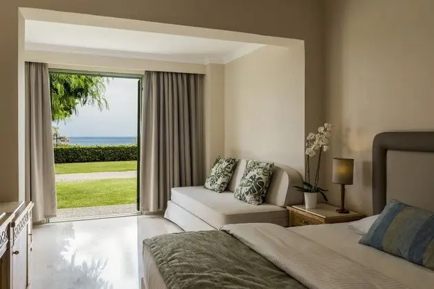 Bungalov, Deniz Manzaralı (Front Row)