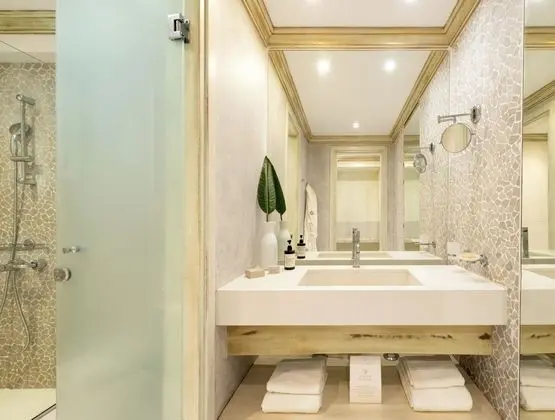 Twin Room, Land View