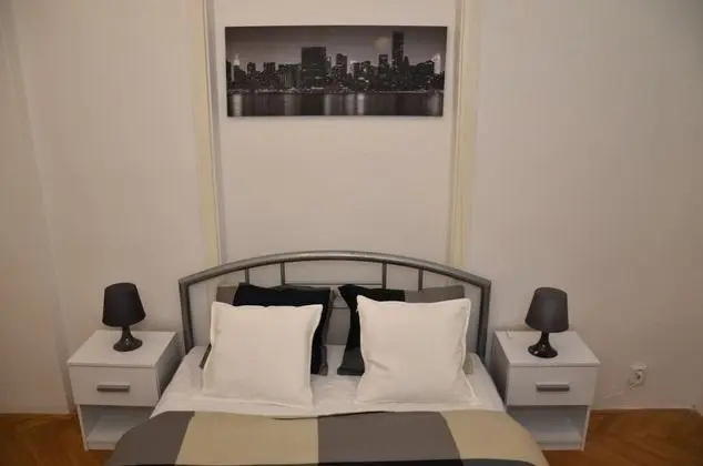 Standard Süit, 2 Yatak Odası, Mutfak (V Jircharich 3)