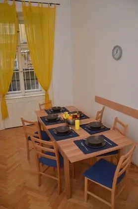 Standard Süit, 2 Yatak Odası, Mutfak (V Jircharich 3)
