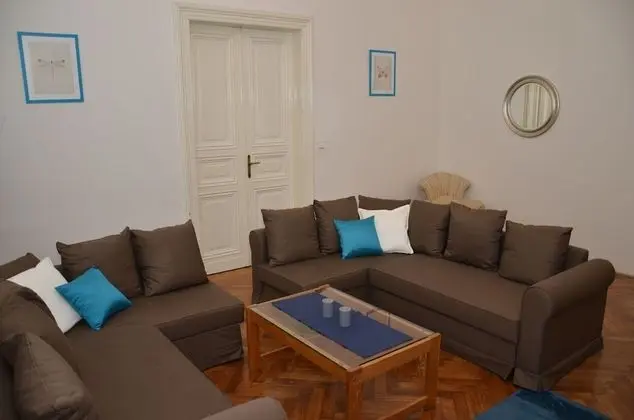 Standard Süit, 2 Yatak Odası, Mutfak (V Jircharich 3)