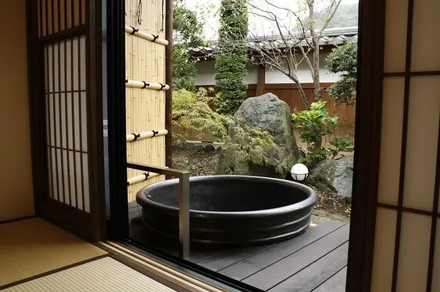 Traditional Oda (Japanese, Open Air Bath, Yome no Ma)