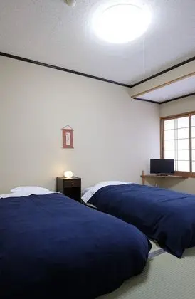 Traditional İki Ayrı Yataklı Oda, Ortak Banyo (2 Single Beds)