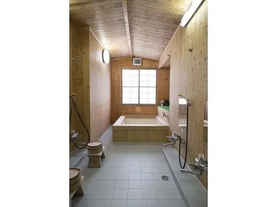 Traditional İki Ayrı Yataklı Oda, Ortak Banyo (2 Single Beds)