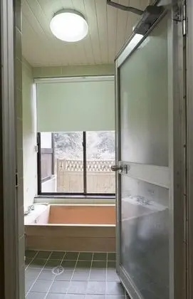 Traditional İki Ayrı Yataklı Oda, Ortak Banyo (2 Single Beds)