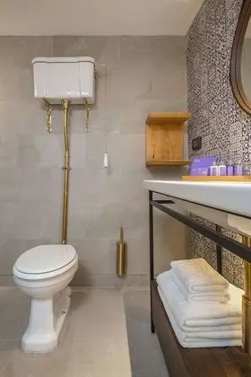 Büyük Yataklı Tek Kişilik Oda