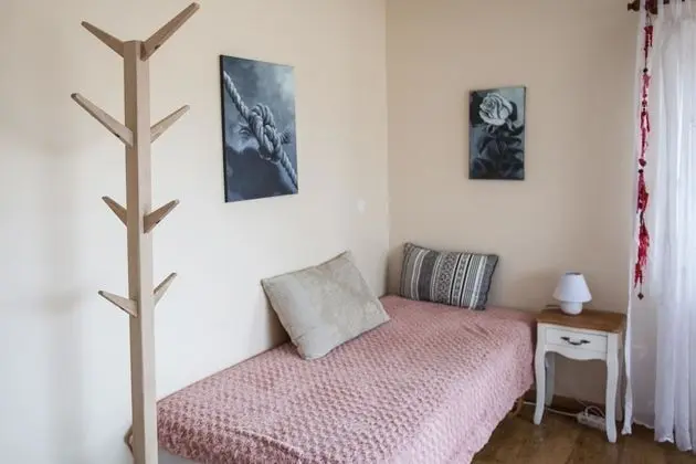 Basic Üç Kişilik Oda, Ortak Banyo