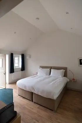 Deluxe Tek Büyük veya İki Ayrı Yataklı Oda, Banyolu/Duşlu, Avlu Manzaralı