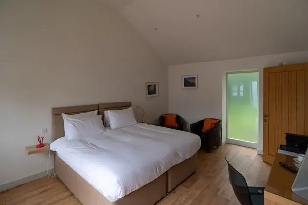 Deluxe Tek Büyük veya İki Ayrı Yataklı Oda, Banyolu/Duşlu, Avlu Manzaralı