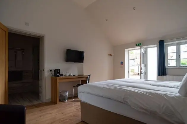 Deluxe Tek Büyük veya İki Ayrı Yataklı Oda, Banyolu/Duşlu, Avlu Manzaralı