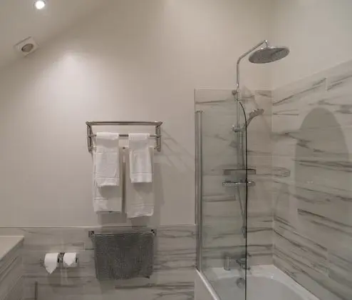 Deluxe Tek Büyük veya İki Ayrı Yataklı Oda, Banyolu/Duşlu, Avlu Manzaralı