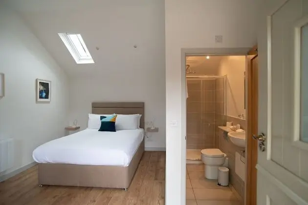 Deluxe Tek Büyük Yataklı Oda, Banyolu/Duşlu, Avlu Manzaralı