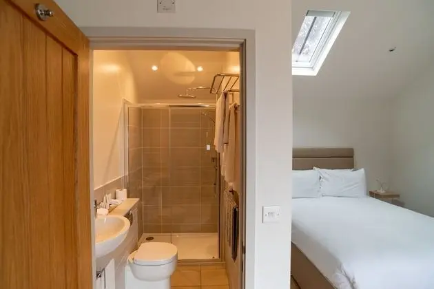 Deluxe Tek Büyük Yataklı Oda, Banyolu/Duşlu, Avlu Manzaralı