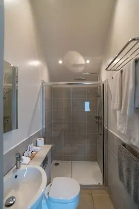 Deluxe Tek Büyük Yataklı Oda, Banyolu/Duşlu, Avlu Manzaralı