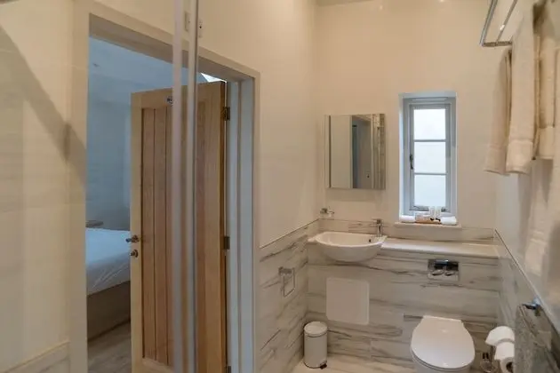 Deluxe Tek Büyük Yataklı Oda, Banyolu/Duşlu, Avlu Manzaralı