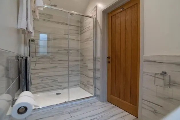 Deluxe Tek Büyük Yataklı Oda, Banyolu/Duşlu, Avlu Manzaralı