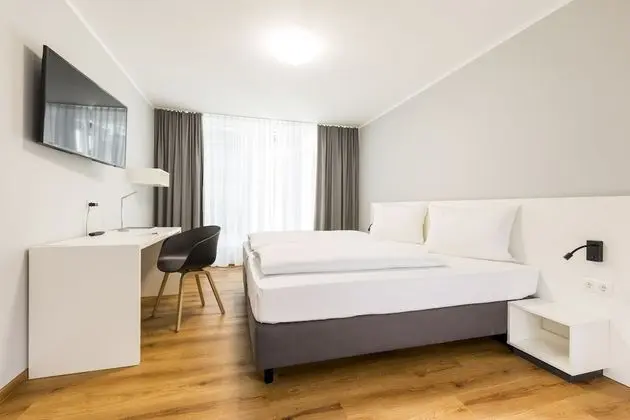 Basic Tek Büyük Yataklı Oda, Ortak Banyo