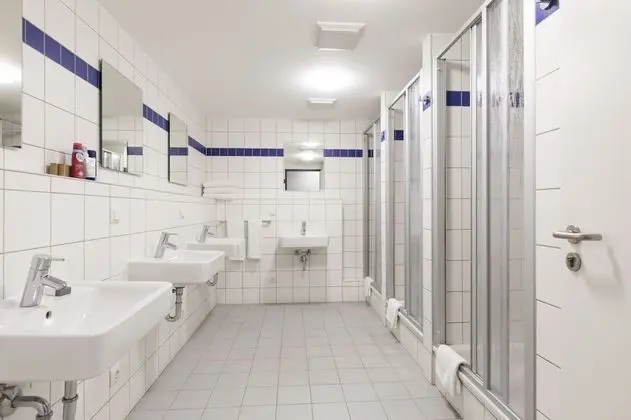 Basic Tek Büyük Yataklı Oda, Ortak Banyo