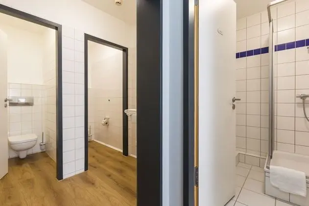 Basic Tek Büyük Yataklı Oda, Ortak Banyo