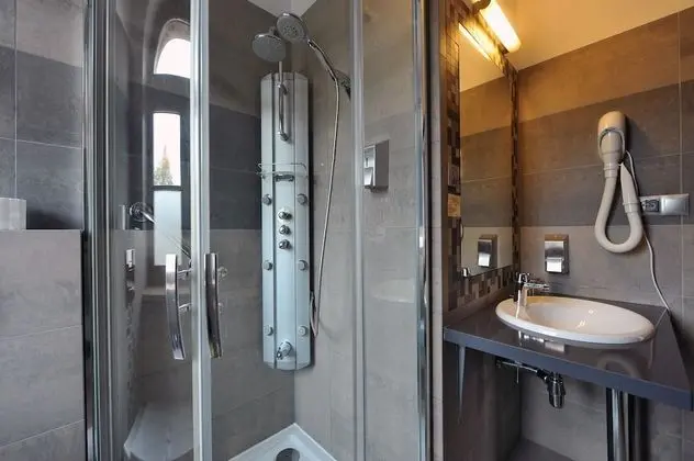 Deluxe Tek Büyük Yataklı Oda (unlimited spa access)