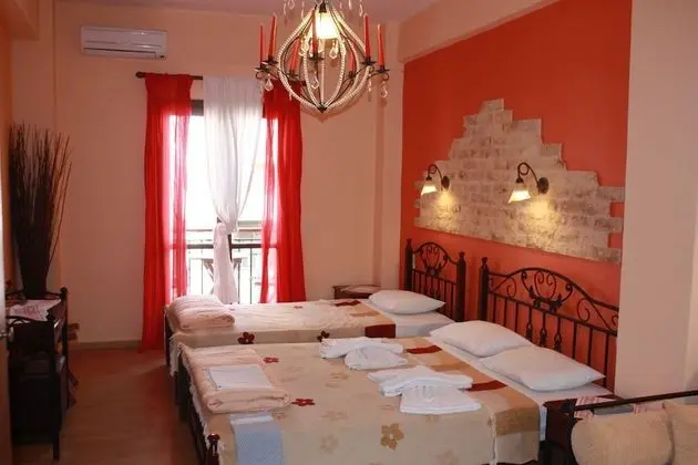 Üç Kişilik Oda