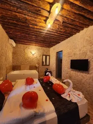 Junior Suite, Avlu Manzaralı, Jakuzili (2 Kişilik)