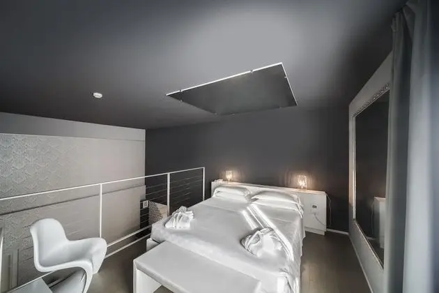 Junior Süit, Sıcak Su Küveti, Ek Bina