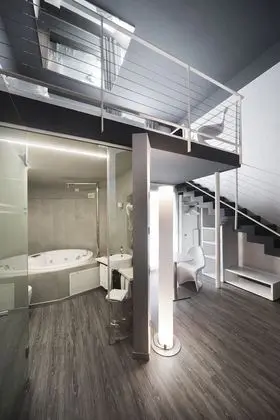 Junior Süit, Sıcak Su Küveti, Ek Bina