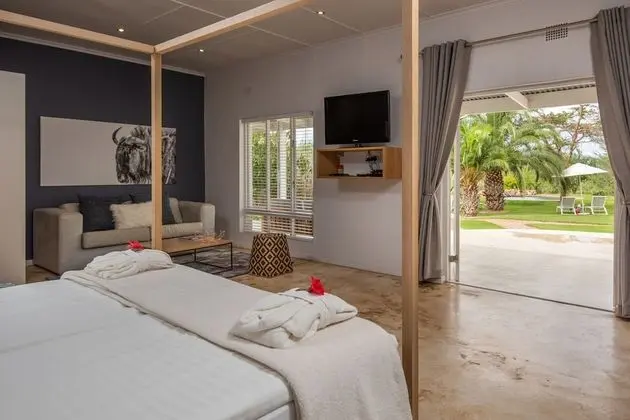 Luxury Oda (Luxury Family Room - Pool 6)