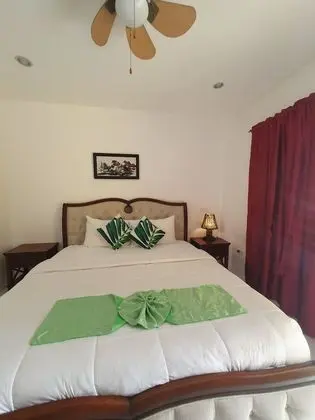 Deluxe Tek Büyük veya İki Ayrı Yataklı Oda, Balkon, Havuz Kenarı