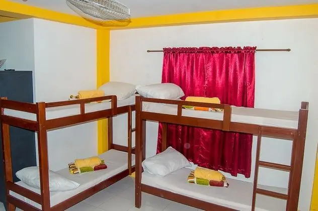 Ortak Ranzalı Oda, Özel Banyo, Havuz Kenarı (6 persons)