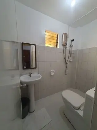 Ortak Ranzalı Oda, Özel Banyo, Havuz Kenarı (6 persons)