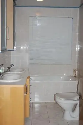 Tek Büyük veya İki Ayrı Yataklı Oda, Ortak Banyo