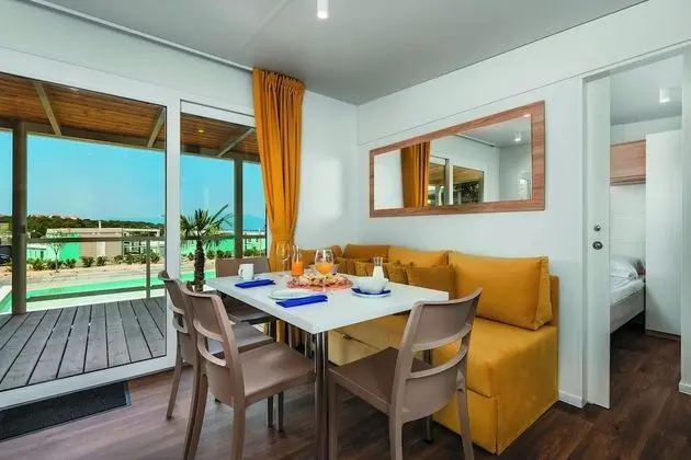Karavan, Deniz Manzaralı