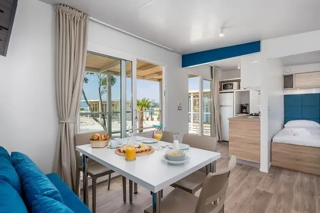 Karavan (Sea side)