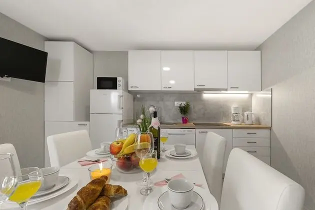 Family Karavan, Birden Çok Yatak, 2 Banyolu, Bahçeli (Mobile Home MH4)