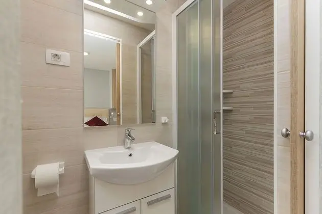 Family Karavan, Birden Çok Yatak, 2 Banyolu, Bahçeli (Mobile Home MH4)