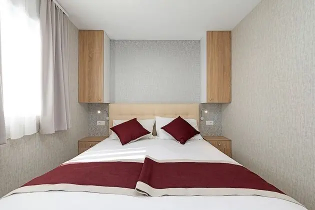 Family Karavan, Birden Çok Yatak, 2 Banyolu, Bahçeli (Mobile Home MH5)