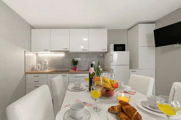 Family Karavan, Birden Çok Yatak, 2 Banyolu, Bahçeli (Mobile Home MH5)