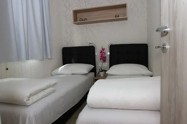 Karavan, 3 Yatak Odası (2nd Row)