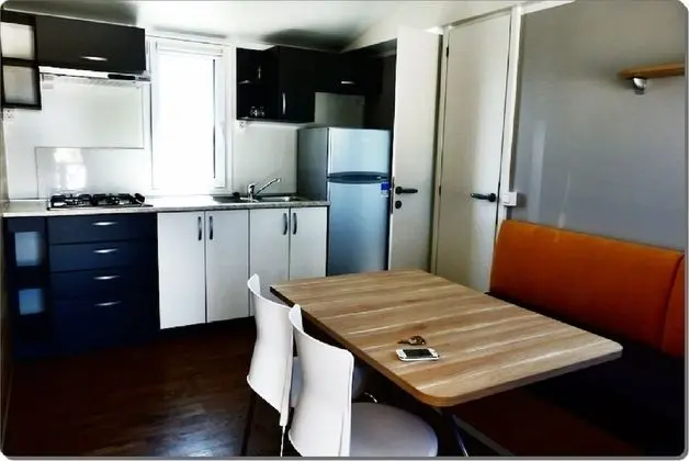 Comfort Karavan, 2 Yatak Odası, Teras, Havuz Manzaralı
