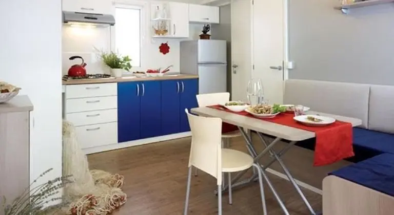 Comfort Karavan, 2 Yatak Odası, Teras, Havuz Manzaralı