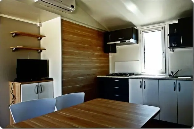 Comfort Karavan, 2 Yatak Odası, Teras, Havuz Manzaralı